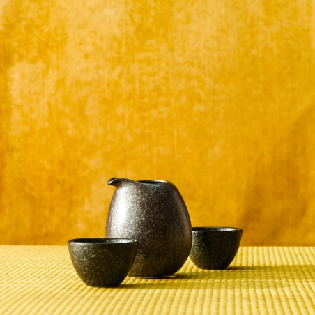Tokuri sake carafe and Japanese sake bowls