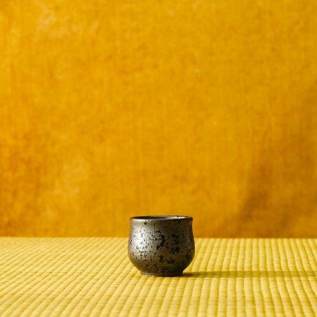 Bol à saké japonais, Tetsusabi Choko, pour déguster le saké chaud